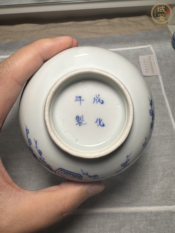 古玩陶瓷成化年制款花間壽字紋青花碗真品鑒賞圖