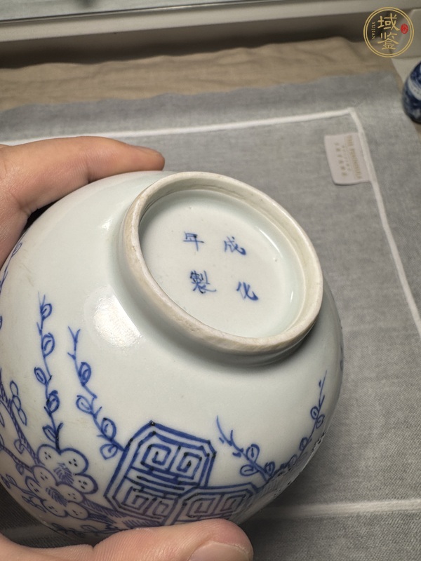 古玩陶瓷成化年制款花間壽字紋青花碗真品鑒賞圖