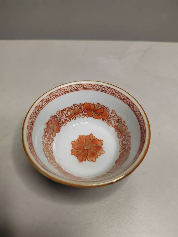 古玩陶瓷康熙醬釉內礬紅描金花卉紋杯碟一套拍賣,當前價格1688元