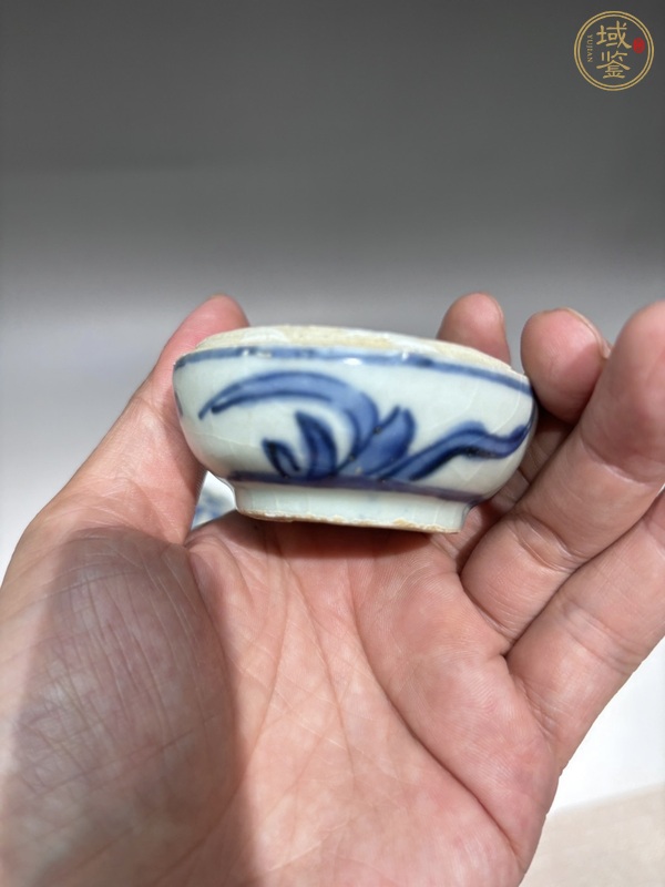 古玩陶瓷青花花卉紋粉盒真品鑒賞圖