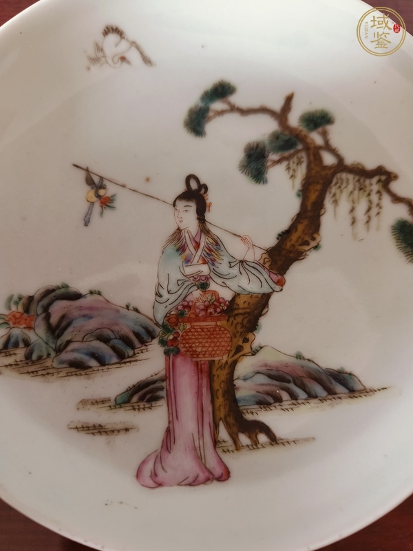 古玩陶瓷粉彩盤真品鑒賞圖