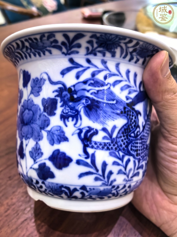 古玩陶瓷花間龍紋青花花盆真品鑒賞圖