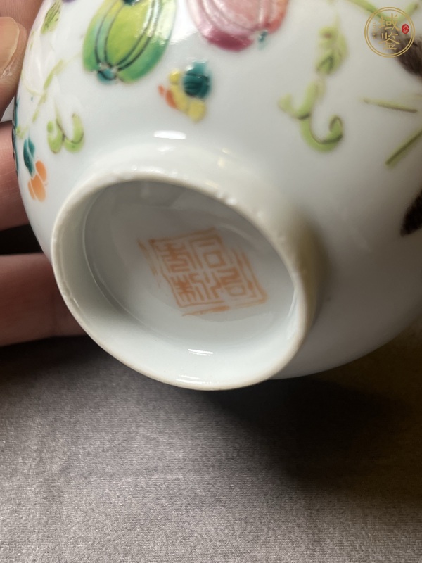 古玩陶瓷同治細路粉彩瓜蝶紋茶圓真品鑒賞圖