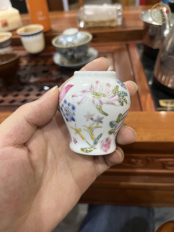 古玩陶瓷粉彩花卉紋蓋罐真品鑒賞圖