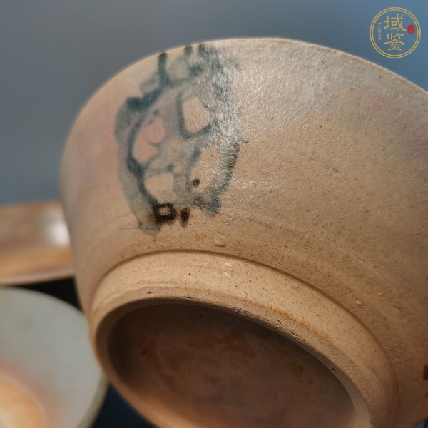 古玩陶瓷龍泉青瓷青花茶碗真品鑒賞圖