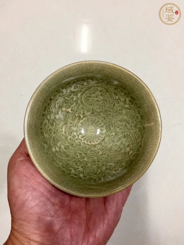 古玩陶瓷臨汝窯團(tuán)菊紋茶盞真品鑒賞圖