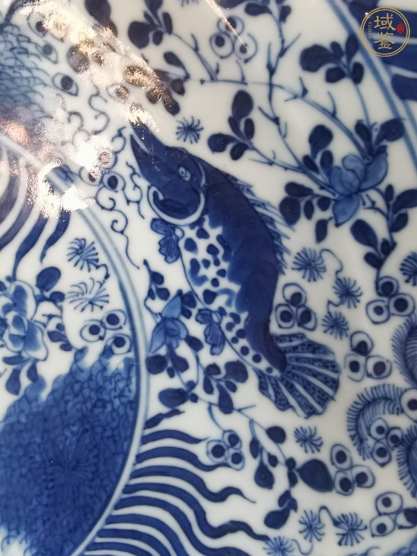 古玩陶瓷青花魚蟹紋花口盤真品鑒賞圖