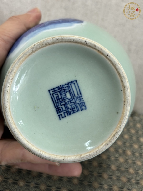 古玩陶瓷豆青釉青花瓶真品鑒賞圖