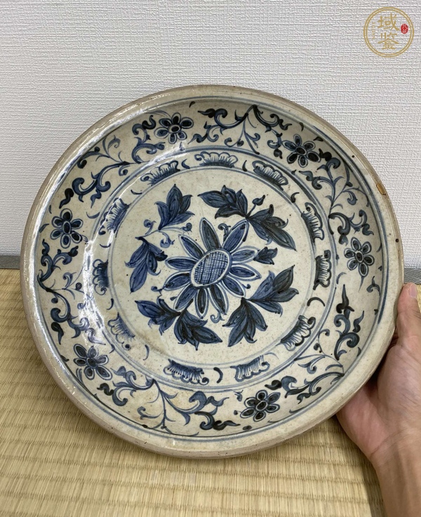 古玩陶瓷青花花卉紋折沿盤真品鑒賞圖