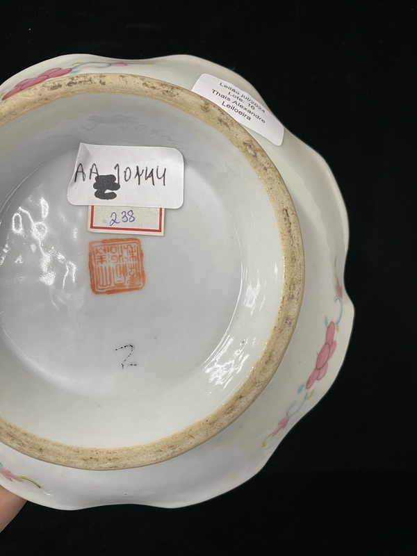 古玩陶瓷清·同治花鳥紋粉彩貢盤拍賣，當前價格2400元