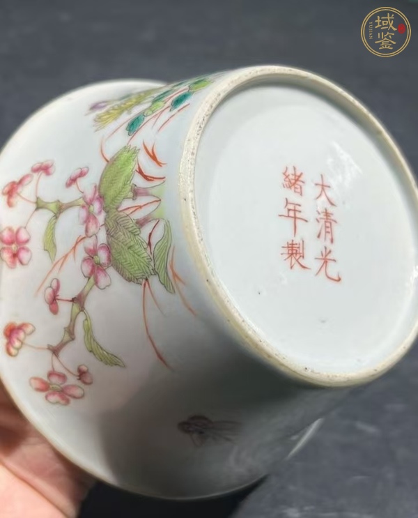 古玩陶瓷花蝶紋粉彩馬蹄杯真品鑒賞圖