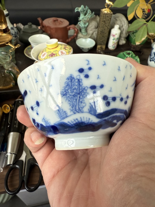 古玩陶瓷樓臺亭閣山水紋青花杯真品鑒賞圖