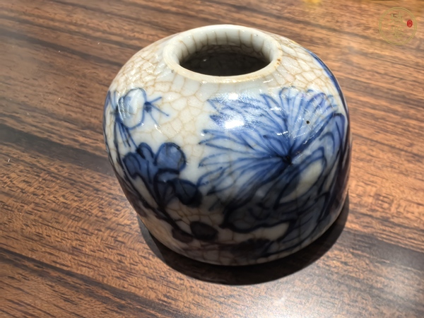 古玩陶瓷哥釉青花花卉紋水盂真品鑒賞圖