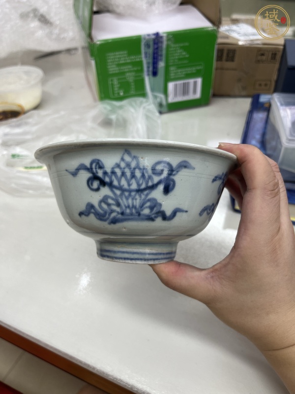 古玩陶瓷青花花卉紋茶碗真品鑒賞圖