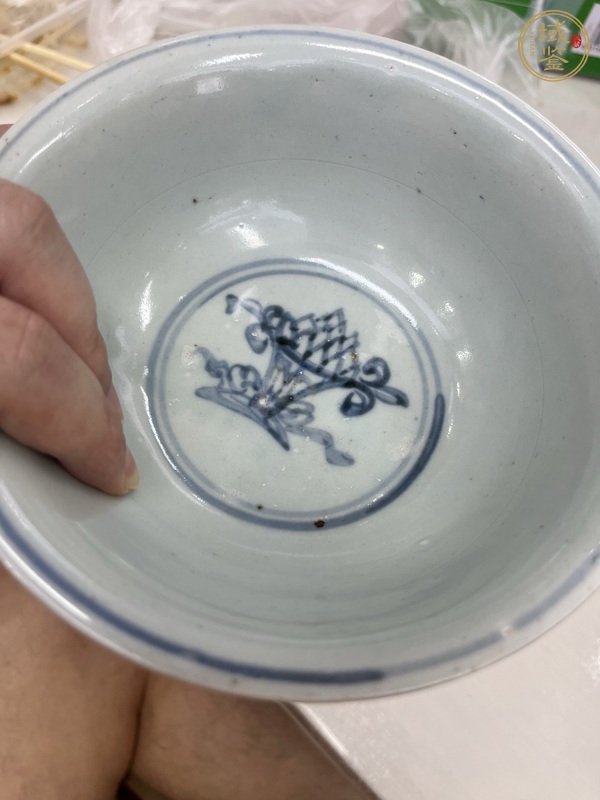 古玩陶瓷青花花卉紋茶碗真品鑒賞圖