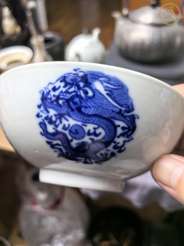 古玩陶瓷團(tuán)龍紋青花碗真品鑒賞圖