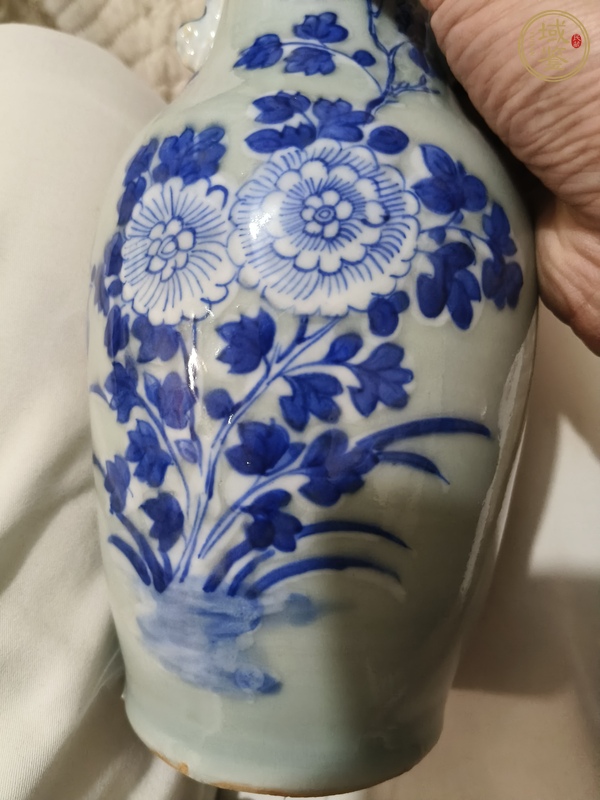 古玩陶瓷豆青釉青花瓶真品鑒賞圖