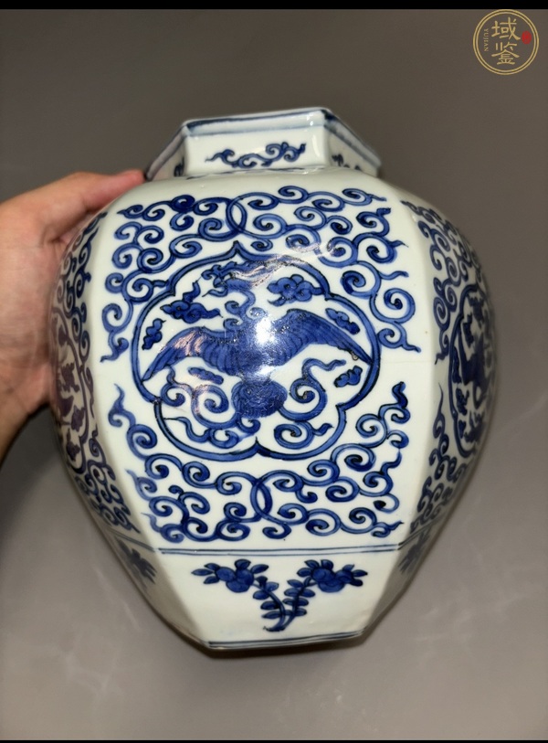 古玩陶瓷青花團(tuán)鳳紋六棱罐真品鑒賞圖