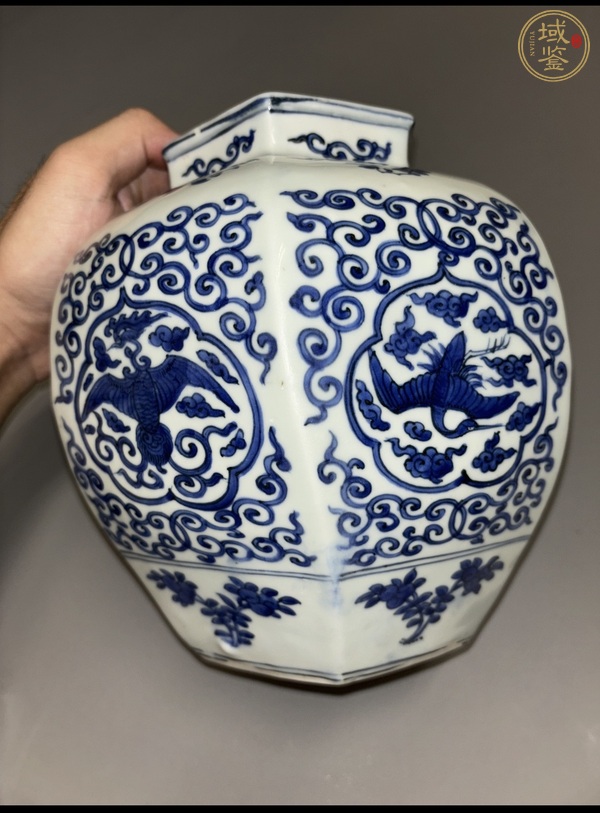 古玩陶瓷青花團(tuán)鳳紋六棱罐真品鑒賞圖