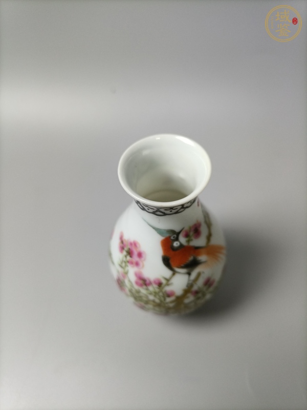 古玩陶瓷花鳥紋瓶真品鑒賞圖