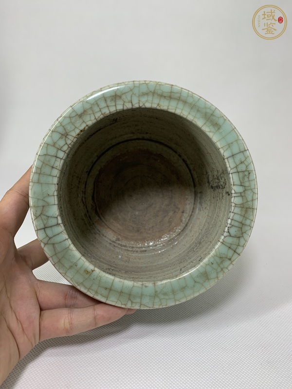 古玩陶瓷豆青釉印花爐真品鑒賞圖