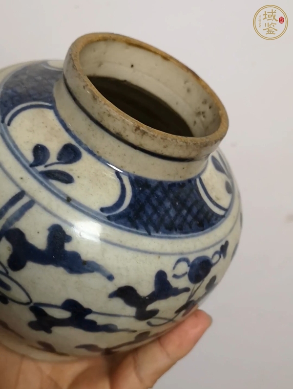 古玩陶瓷花卉紋青花罐真品鑒賞圖