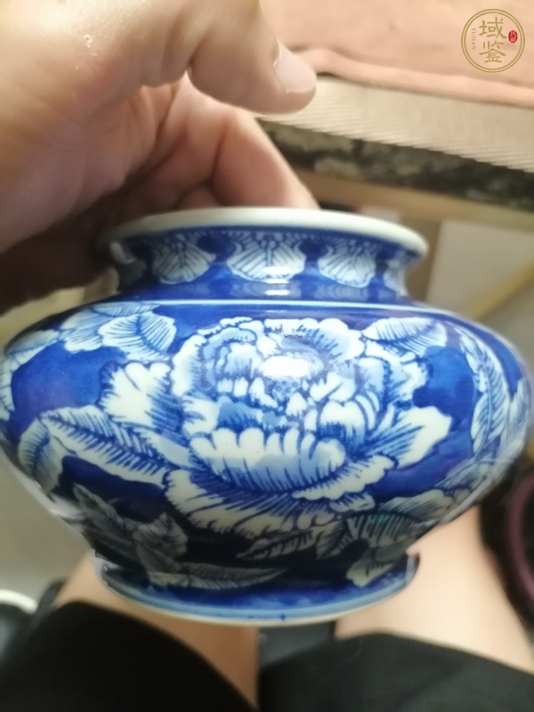 古玩陶瓷青花花卉紋罐真品鑒賞圖