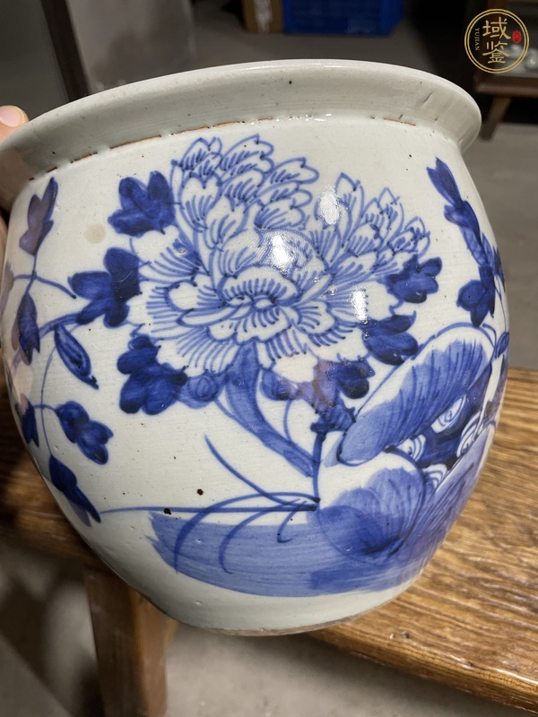 古玩陶瓷花蝶紋青花缸真品鑒賞圖