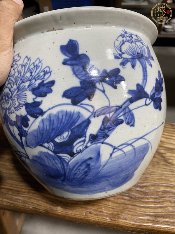 古玩陶瓷花蝶紋青花缸真品鑒賞圖