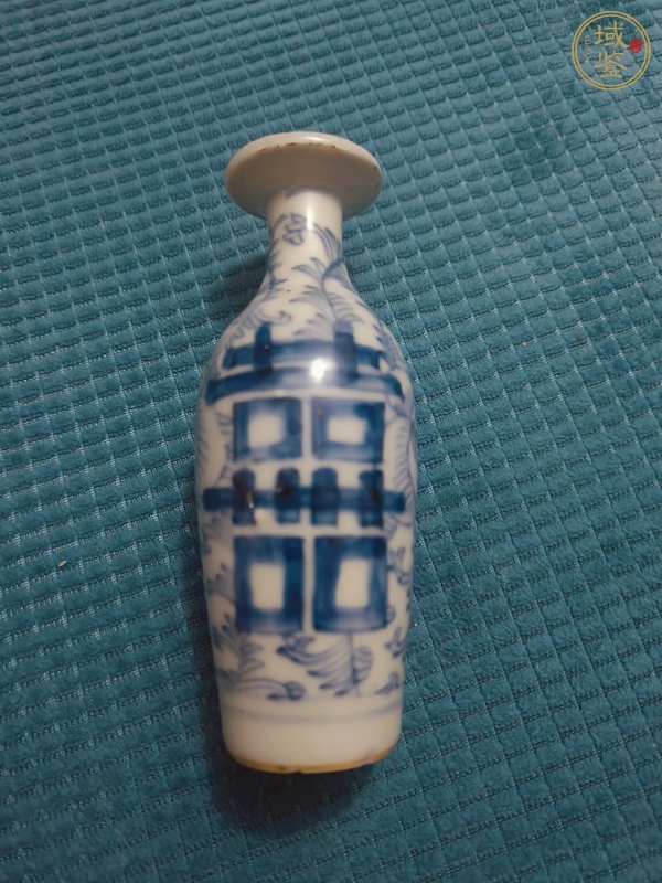 古玩陶瓷纏枝花囍字紋青花瓶真品鑒賞圖