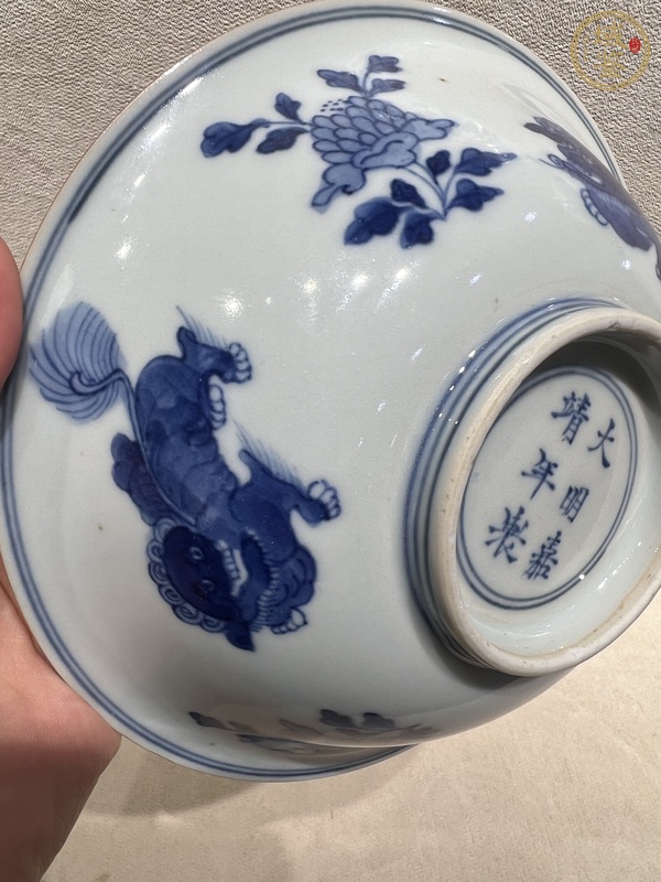 古玩陶瓷青花獅子穿花圖斗笠碗真品鑒賞圖