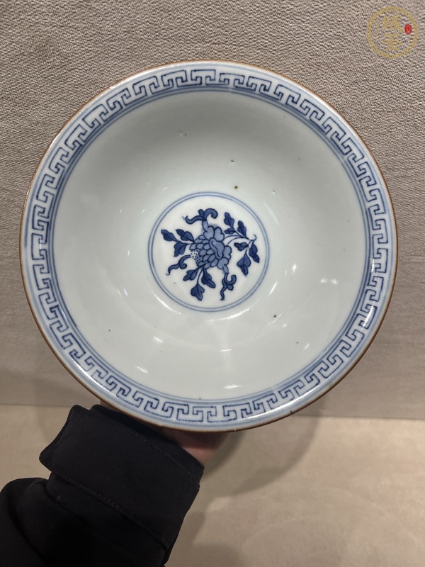 古玩陶瓷青花獅子穿花圖斗笠碗真品鑒賞圖