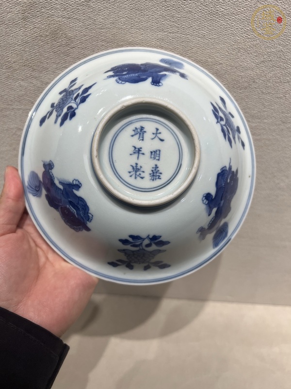 古玩陶瓷青花獅子穿花圖斗笠碗真品鑒賞圖