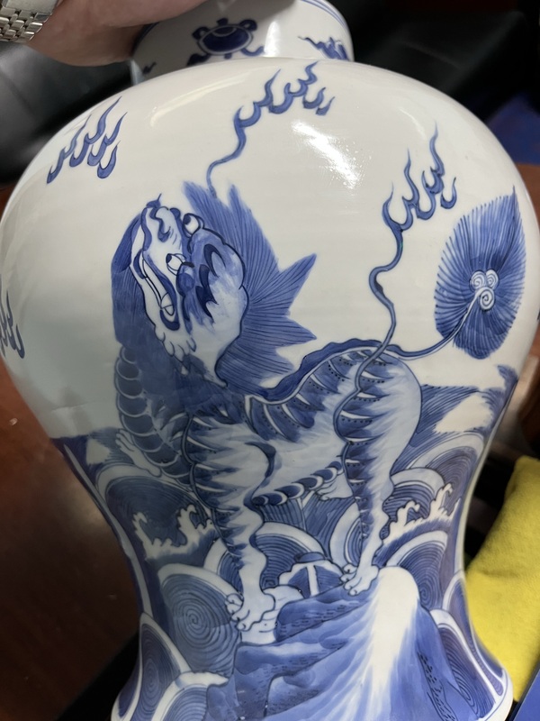 古玩陶瓷青花海水瑞獸紋將軍罐,疑似有修拍賣,當前價格48000元