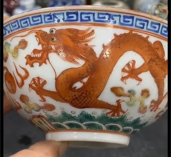 古玩陶瓷粉彩龍鳳紋茶碗真品鑒賞圖