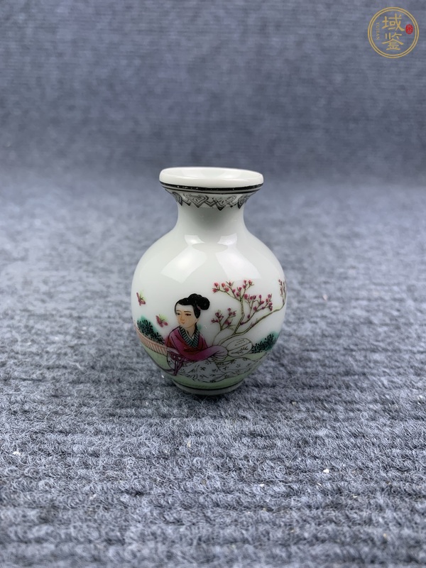 古玩陶瓷桃花美女小賞瓶真品鑒賞圖