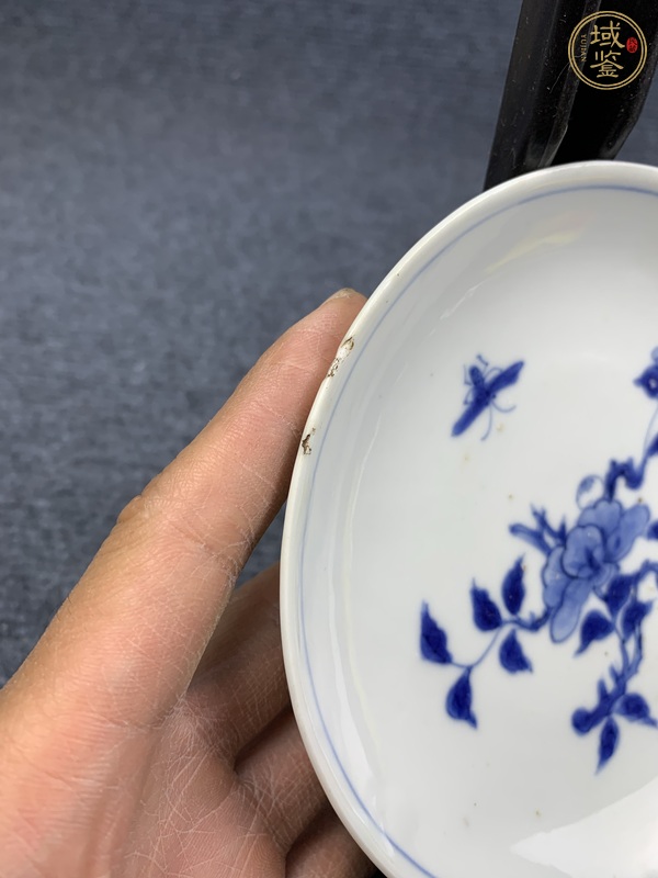 古玩陶瓷青花花蝶紋盤真品鑒賞圖