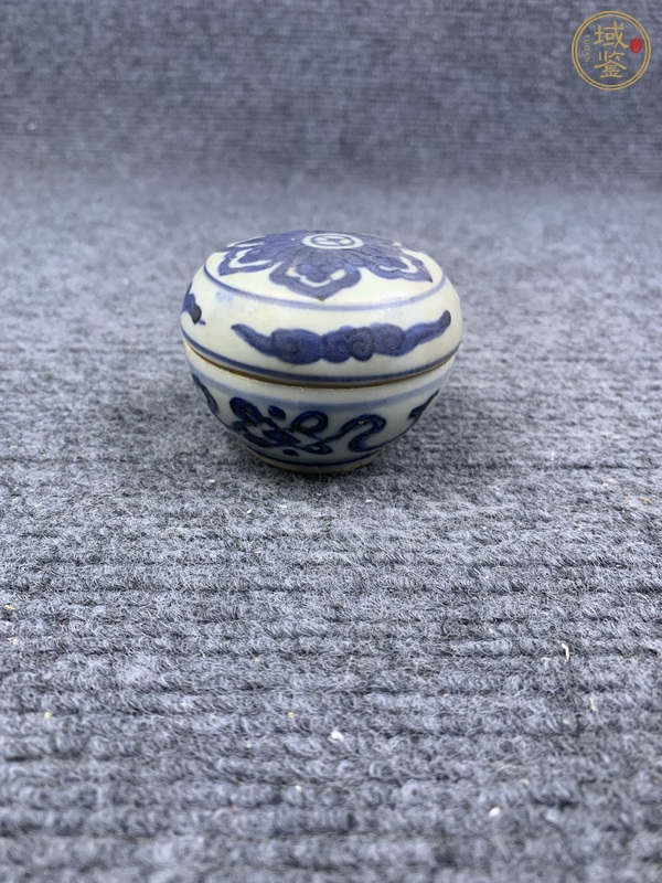 古玩陶瓷青花花卉紋蓋盒真品鑒賞圖