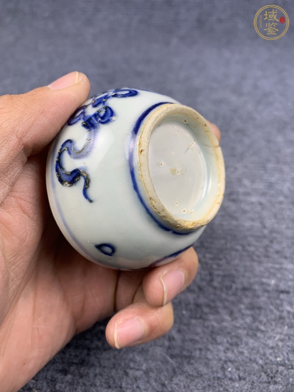 古玩陶瓷青花花卉紋蓋盒真品鑒賞圖