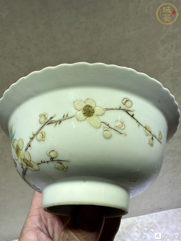 古玩陶瓷粉彩梅花紋折沿花口碗真品鑒賞圖