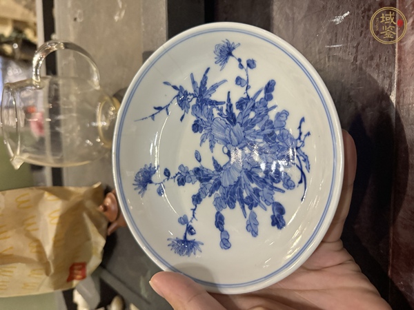 古玩陶瓷青花花卉紋盤真品鑒賞圖