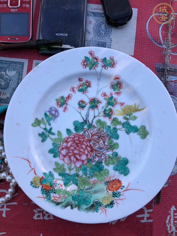 古玩陶瓷花卉紋粉彩盤真品鑒賞圖