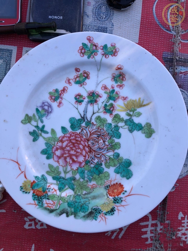 古玩陶瓷花卉紋粉彩盤真品鑒賞圖