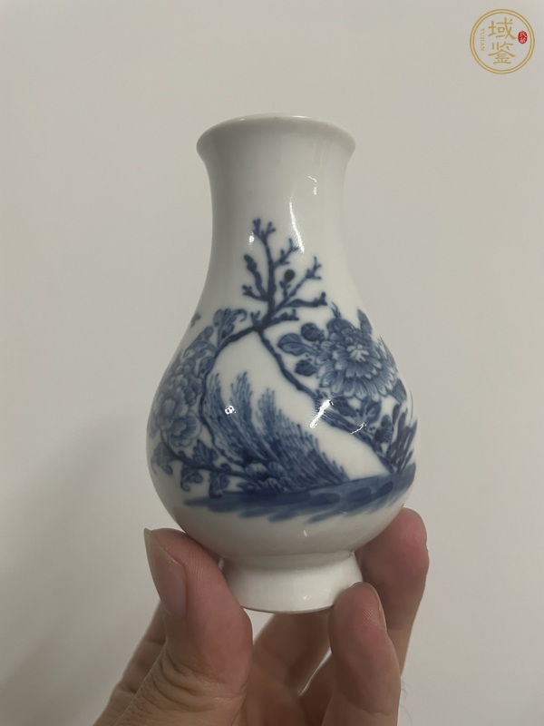 古玩陶瓷青花花卉紋瓶真品鑒賞圖