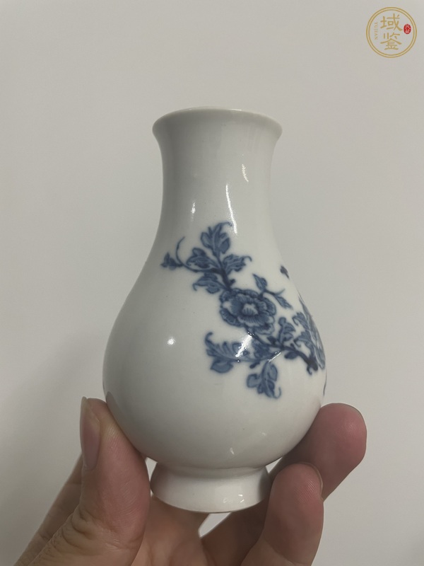 古玩陶瓷青花花卉紋瓶真品鑒賞圖