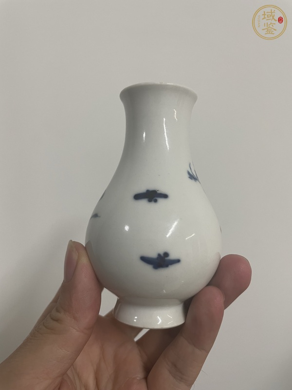 古玩陶瓷青花花卉紋瓶真品鑒賞圖