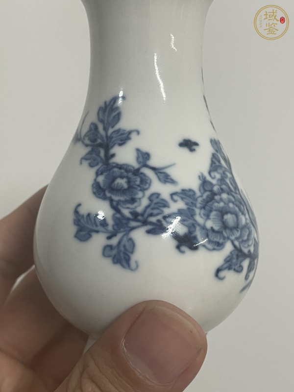 古玩陶瓷青花花卉紋瓶真品鑒賞圖