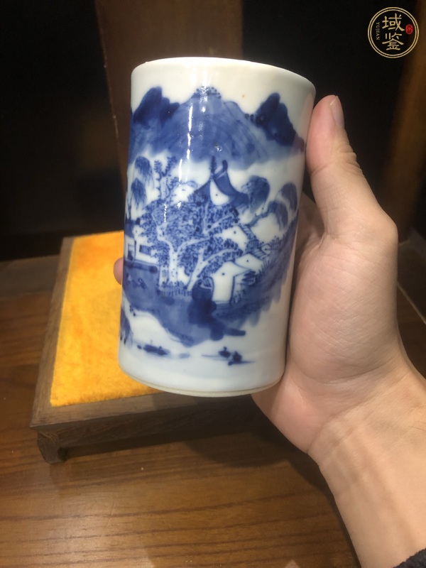 古玩陶瓷山水紋青花筆筒真品鑒賞圖