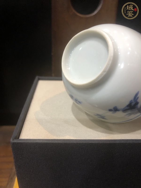 古玩陶瓷梅紋青花杯真品鑒賞圖