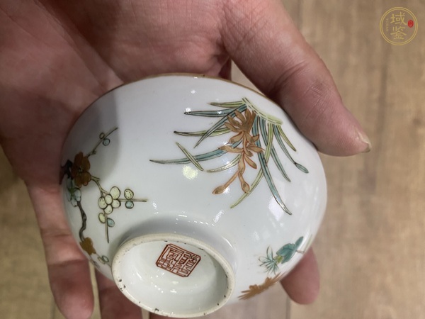 古玩陶瓷花卉紋蓋杯真品鑒賞圖